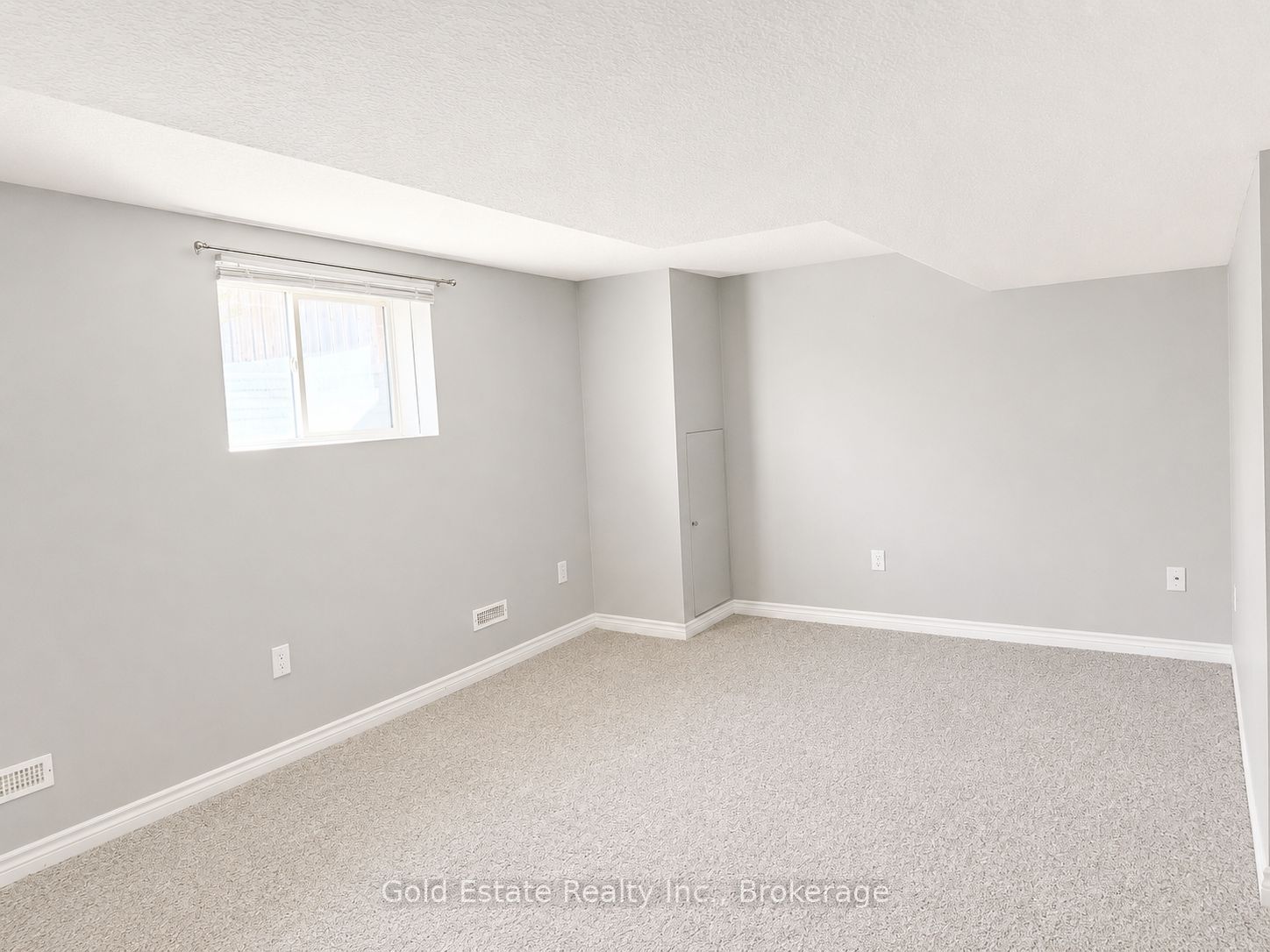 1387 Marshall Crescent LOWER