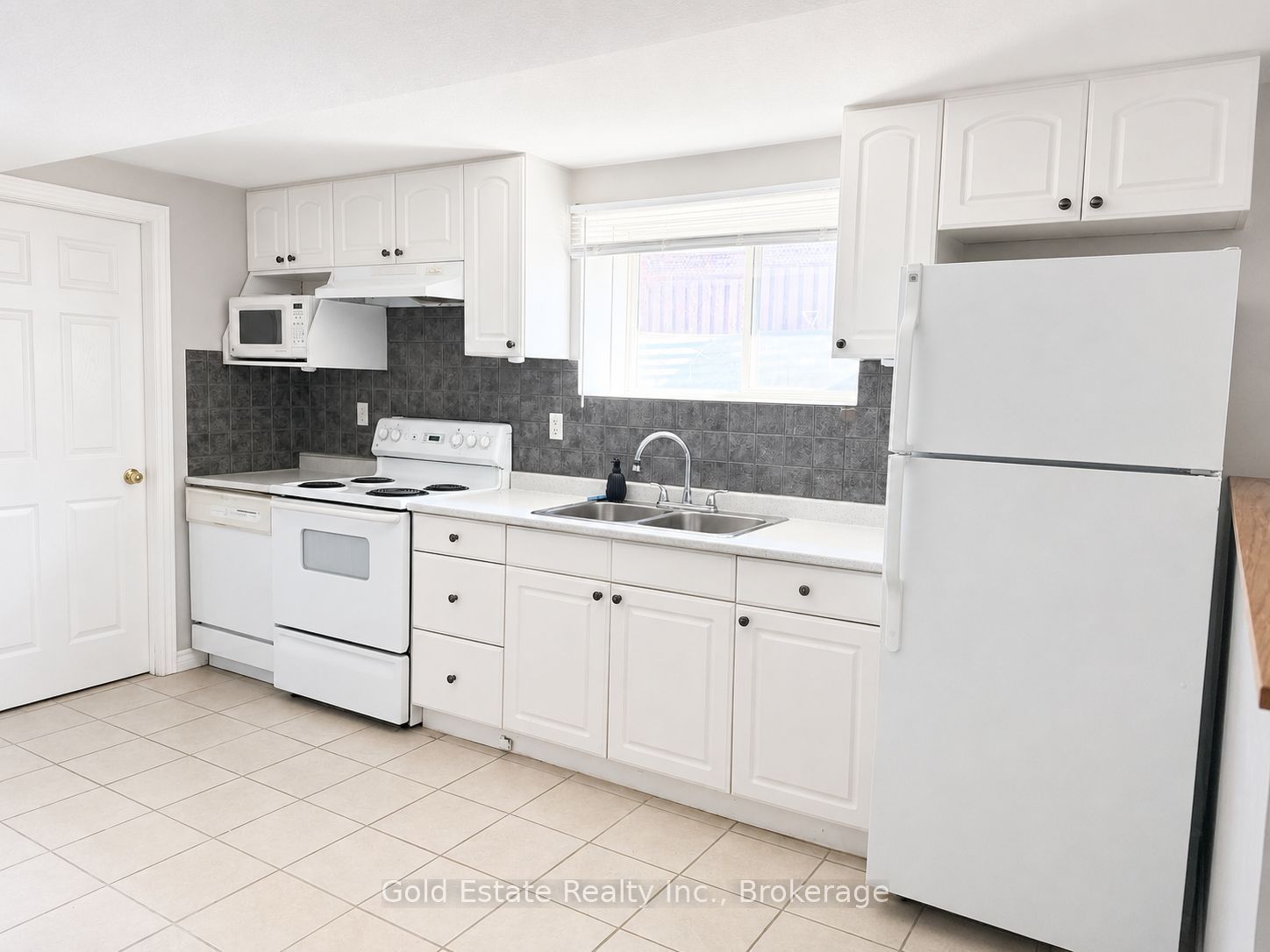 1387 Marshall Crescent LOWER