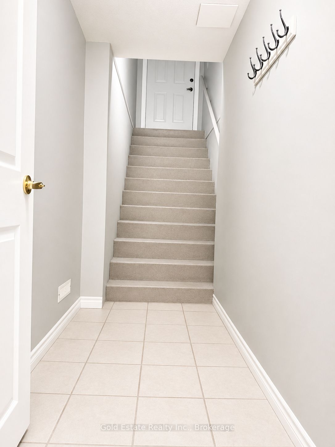 1387 Marshall Crescent LOWER
