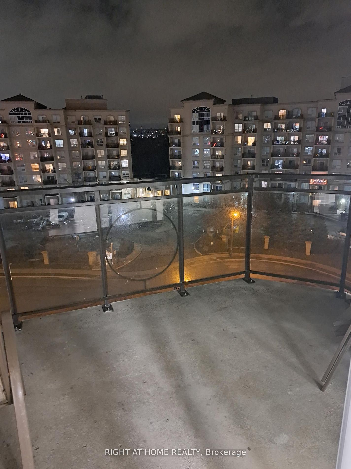 1 Maison Parc Court 704