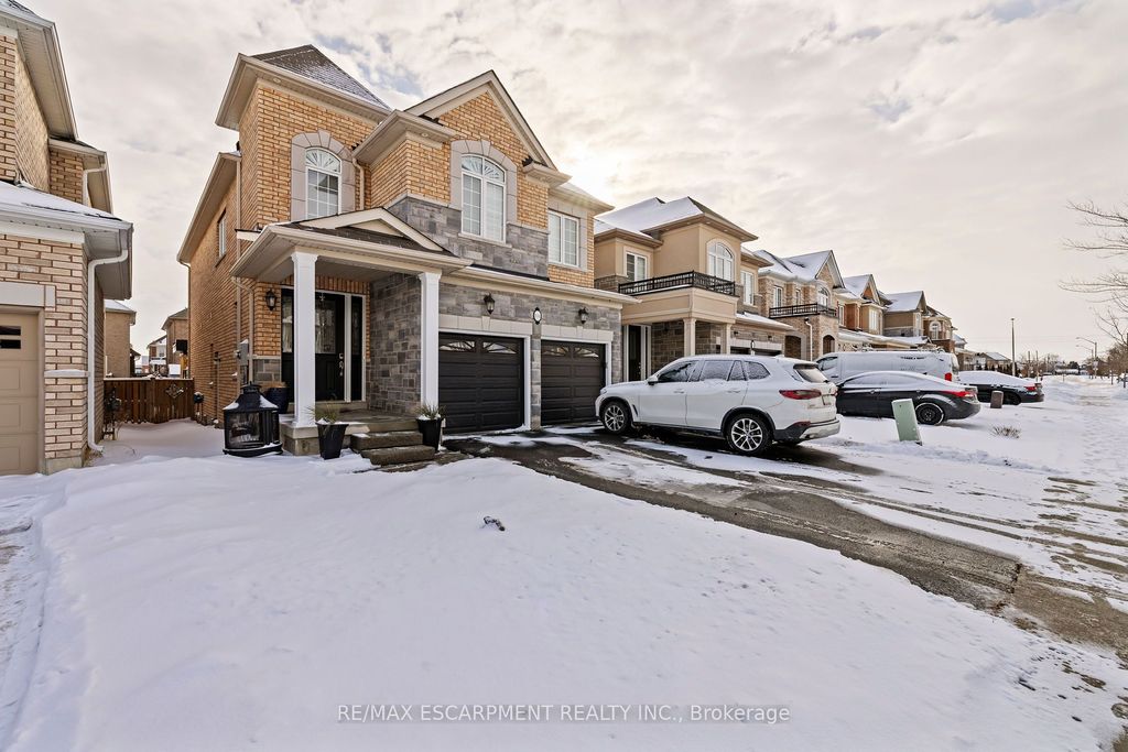 Photo of 114 Chaumont Drive, Hamilton, ON L9B 0K4 (MLS # X12726566)