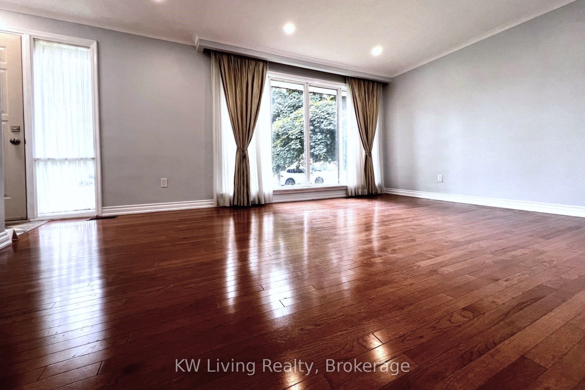 311 Boisdale Avenue Main Floor