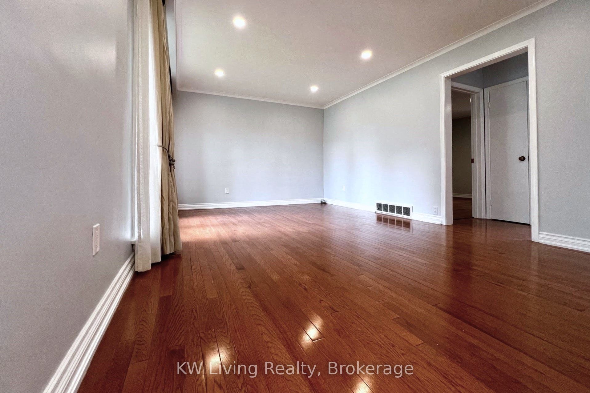311 Boisdale Avenue Main Floor