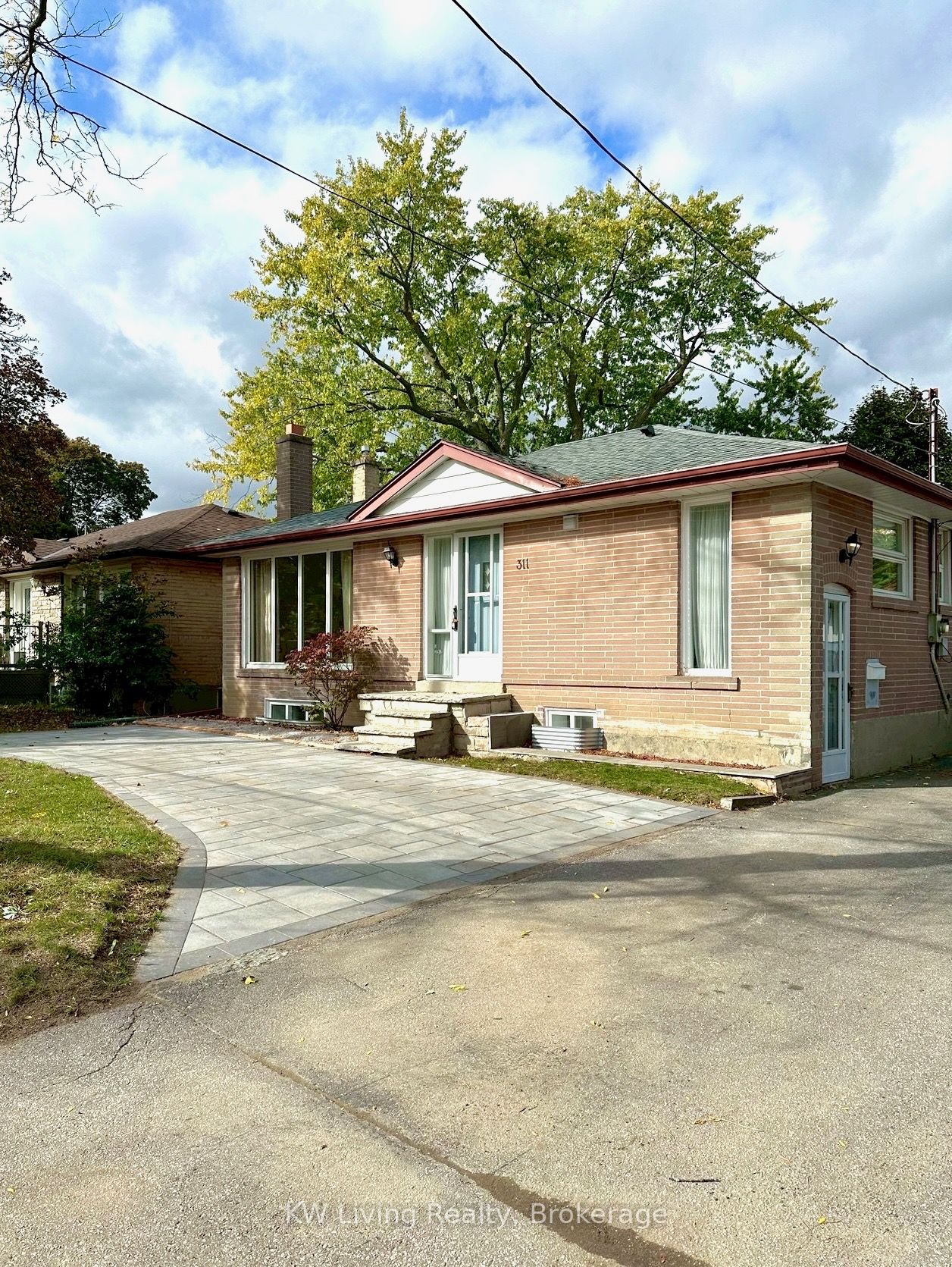 311 Boisdale Avenue Main Floor