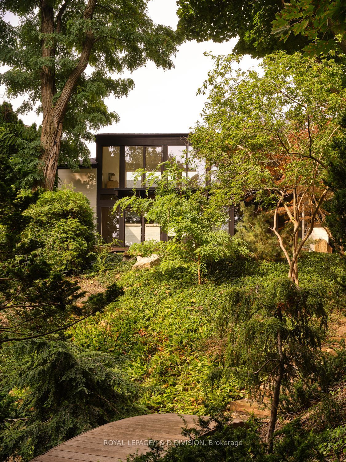 43 Douglas Crescent