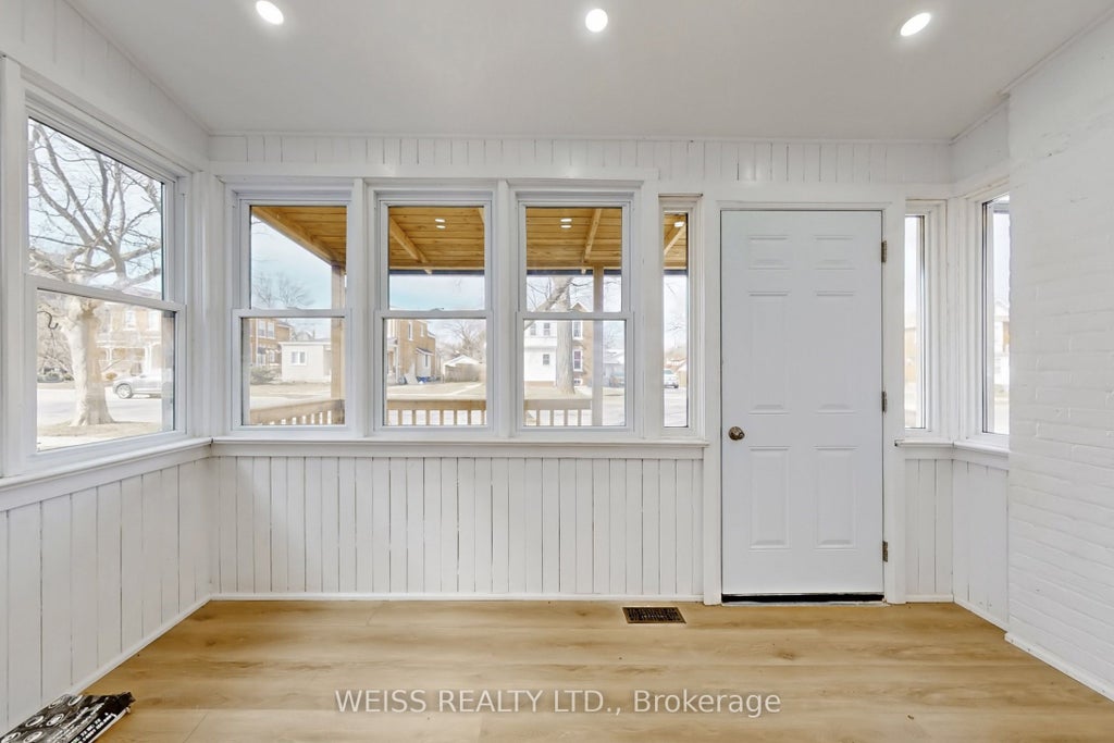 Photo of 181 Talbot Street N, Norfolk, ON N3Y 3W8 (MLS # X13867960)