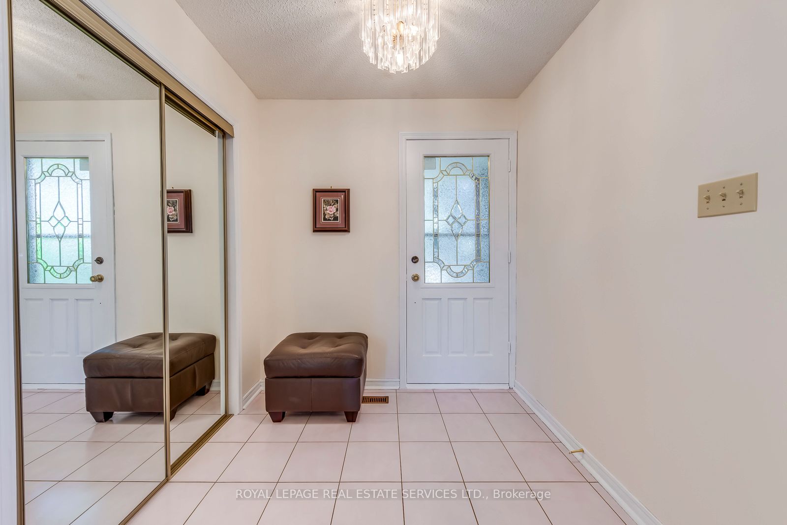 4370 Goldenrod Crescent