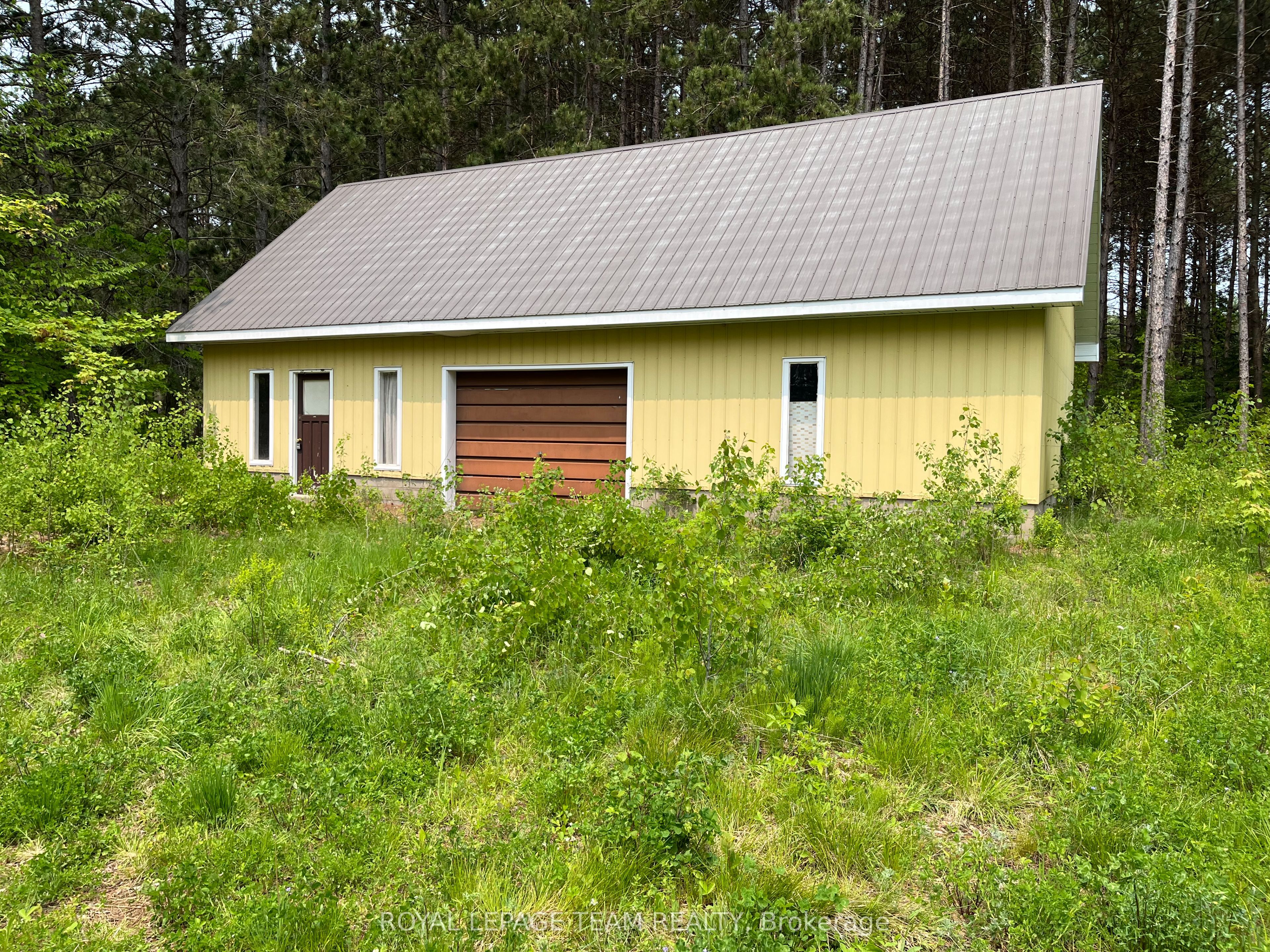 Photo 1 of 6 — 18500 Highway 60 Highway, Madawaska Valley, ON K0J 1B0