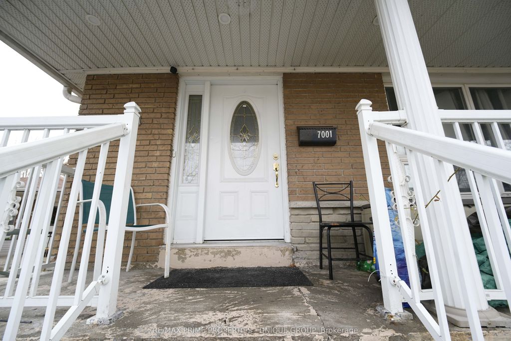 Photo of 7001 Chigwel Court, Mississauga, ON L4T 1N3 (MLS # W12706780)