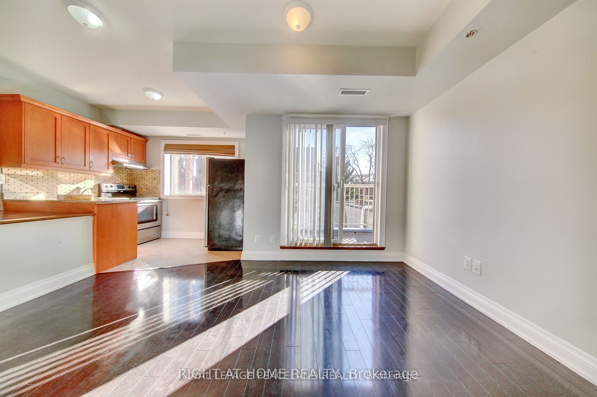 623 College Street 201