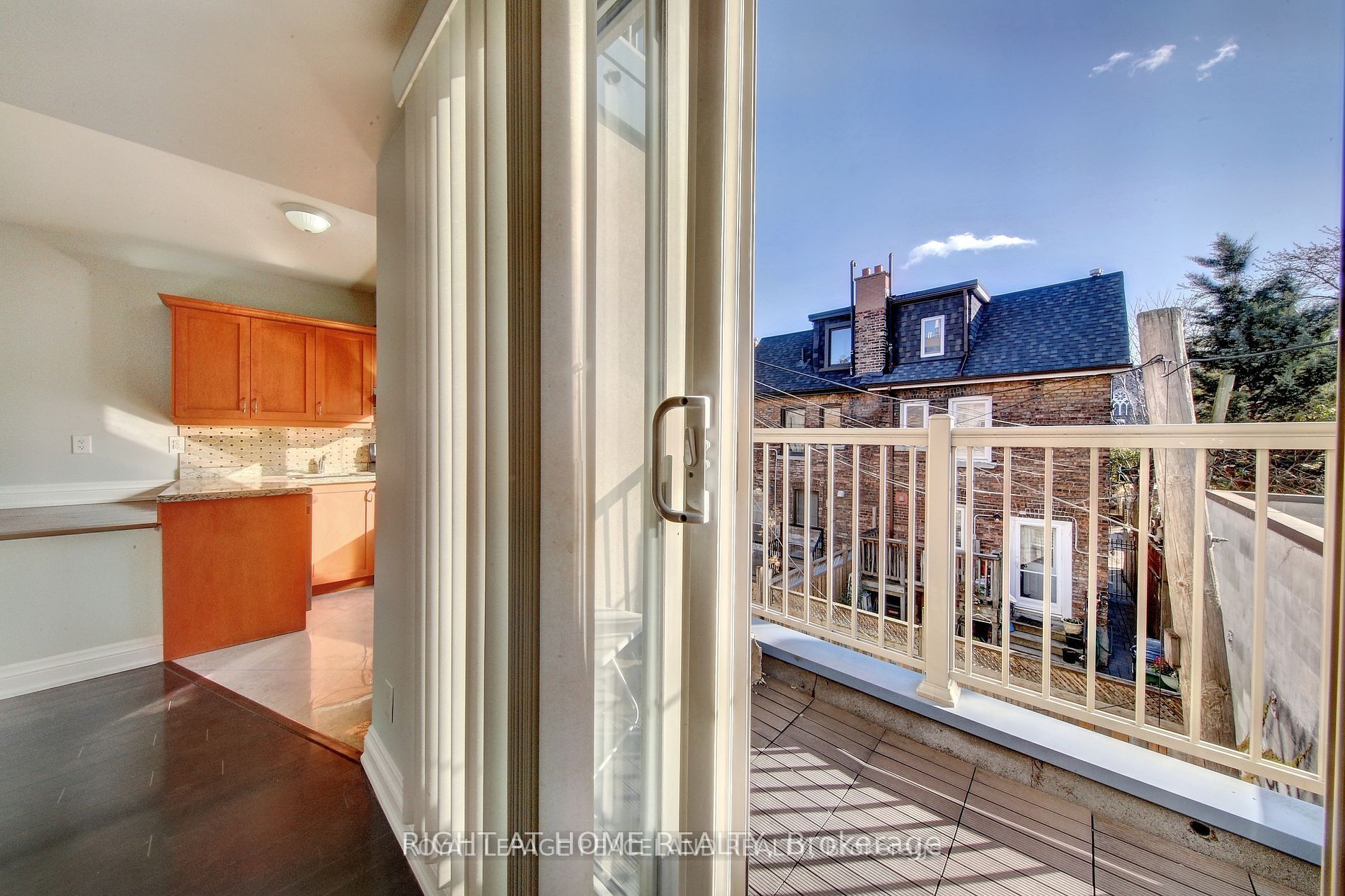 623 College Street 201