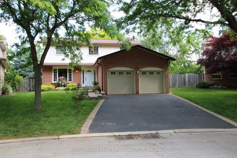 Property photo of 1303 henley place, oakville, ON l6h 2w1
