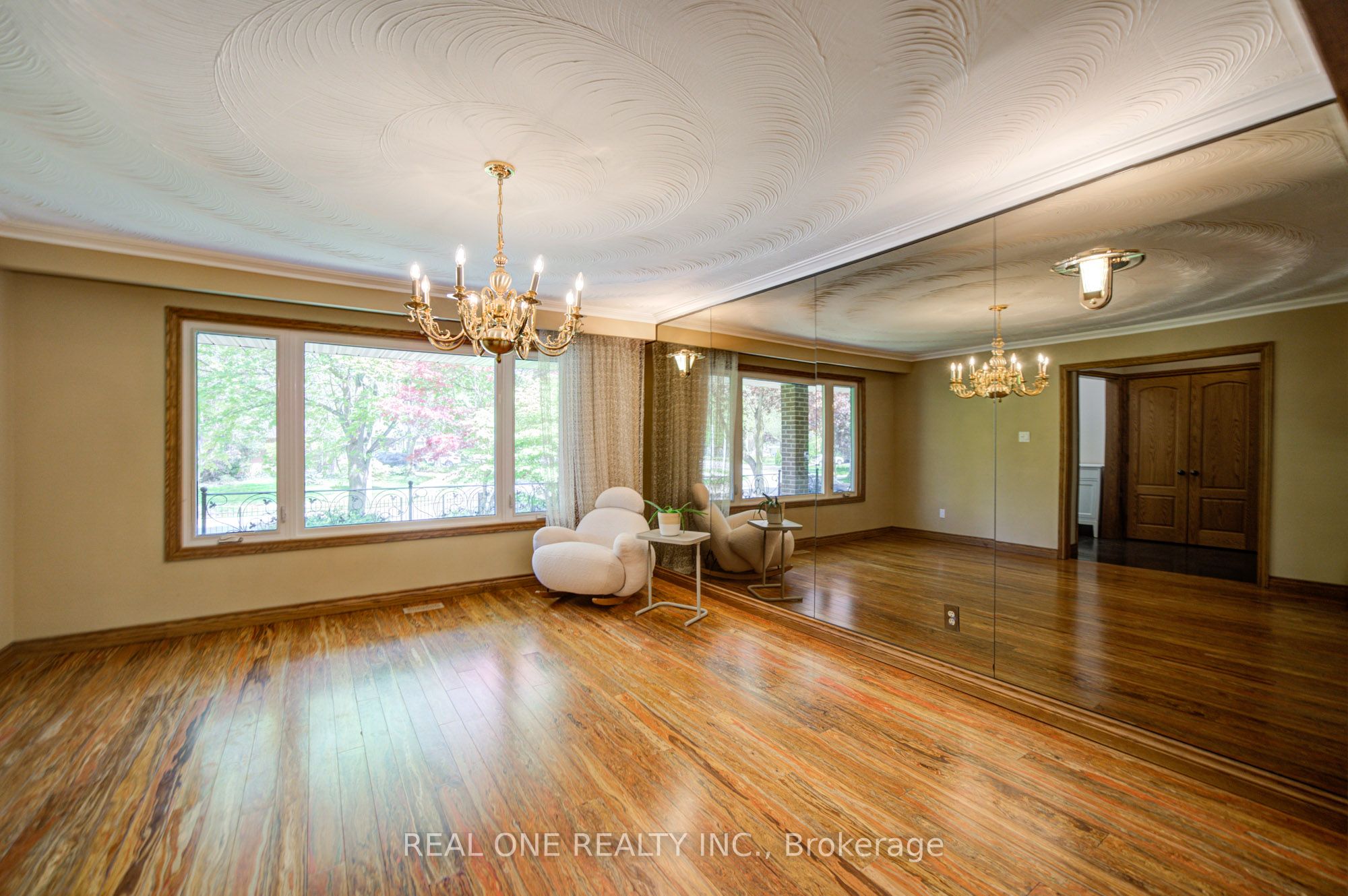 1439 Ballyclare Drive