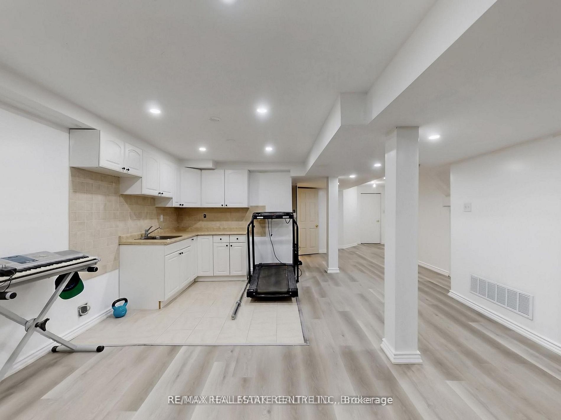 671 Deckhouse Court (Basement)