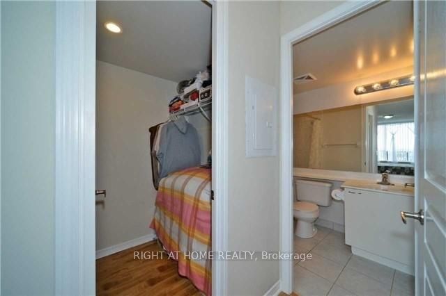 330 Red Maple Road 809