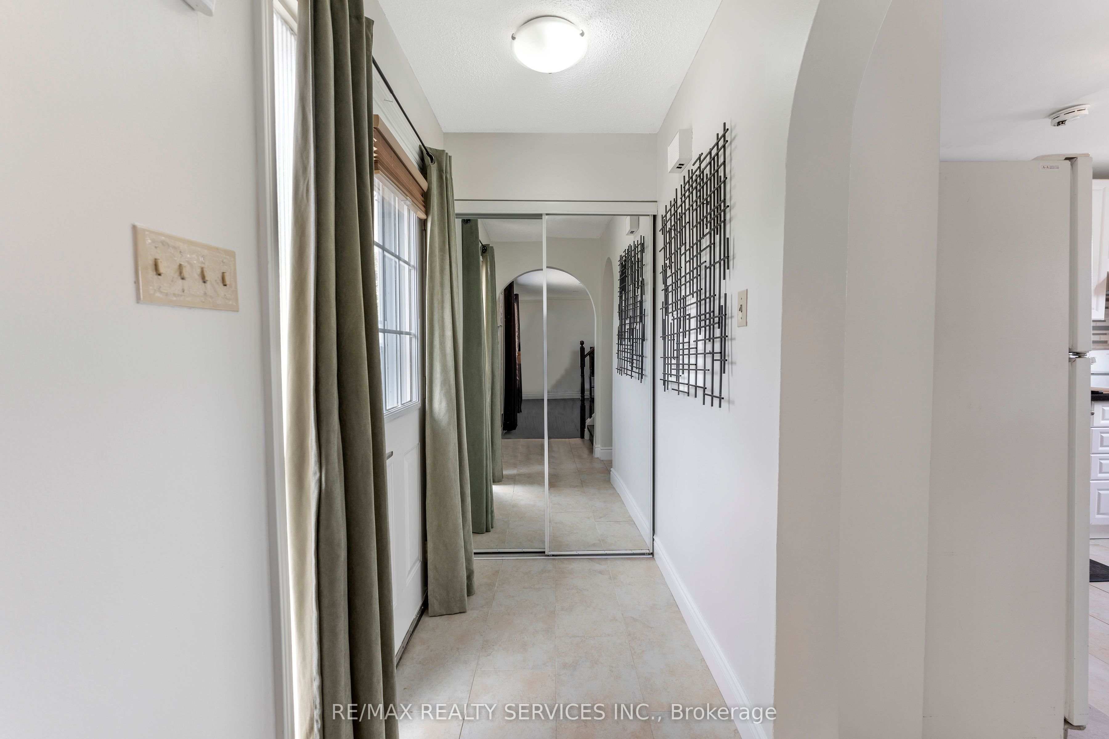 8 Heatherside Court S
