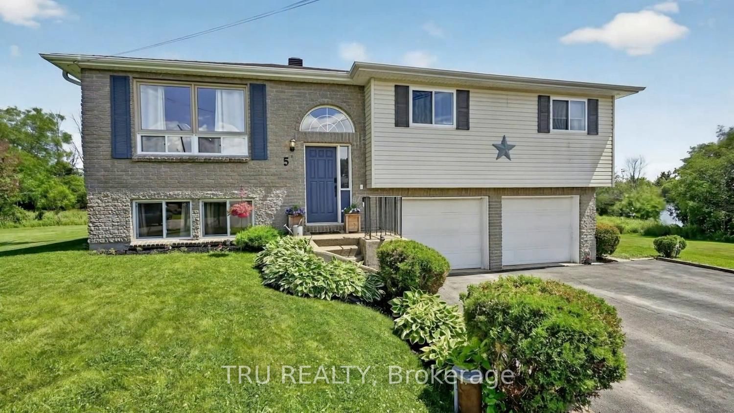 Photo 1 of 31 — 5 Brookview Crescent, Athens, ON K0E 1B0