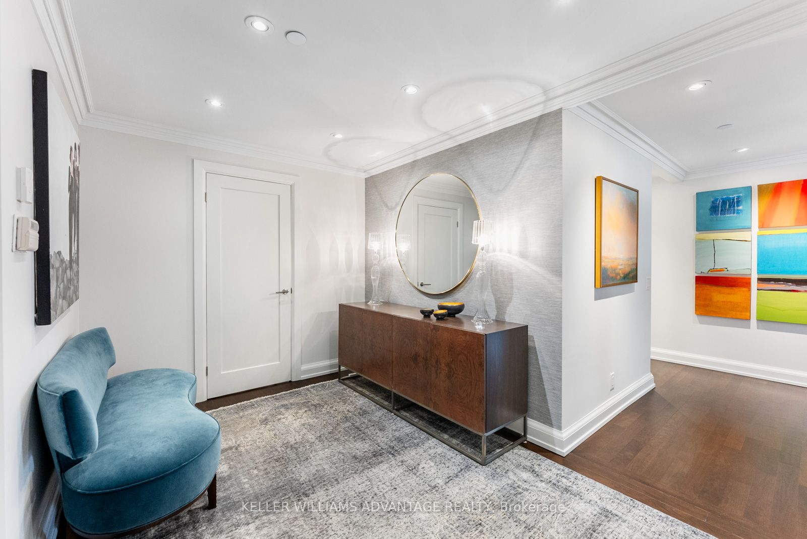 211 Queens Quay W 905/906