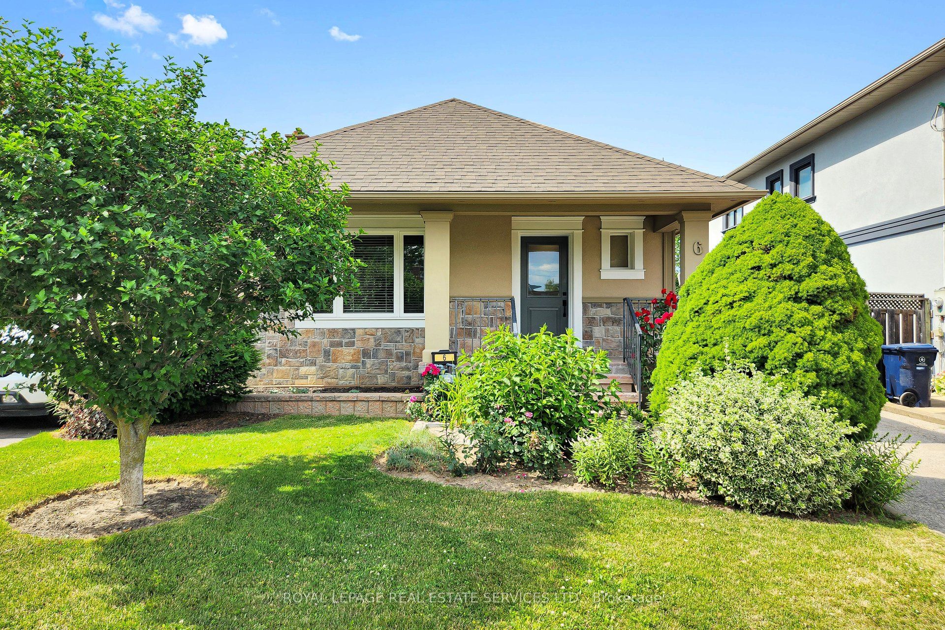 Photo 1 of 38 — 6 Parkchester Road, Toronto, ON M6M 2R9