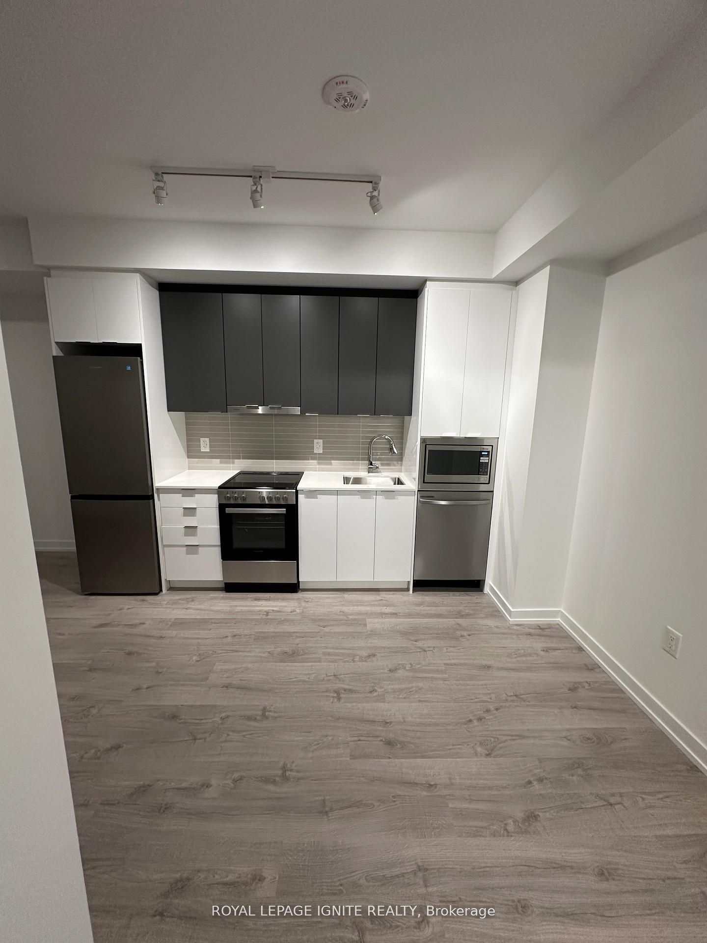 9763 Markham Road A801