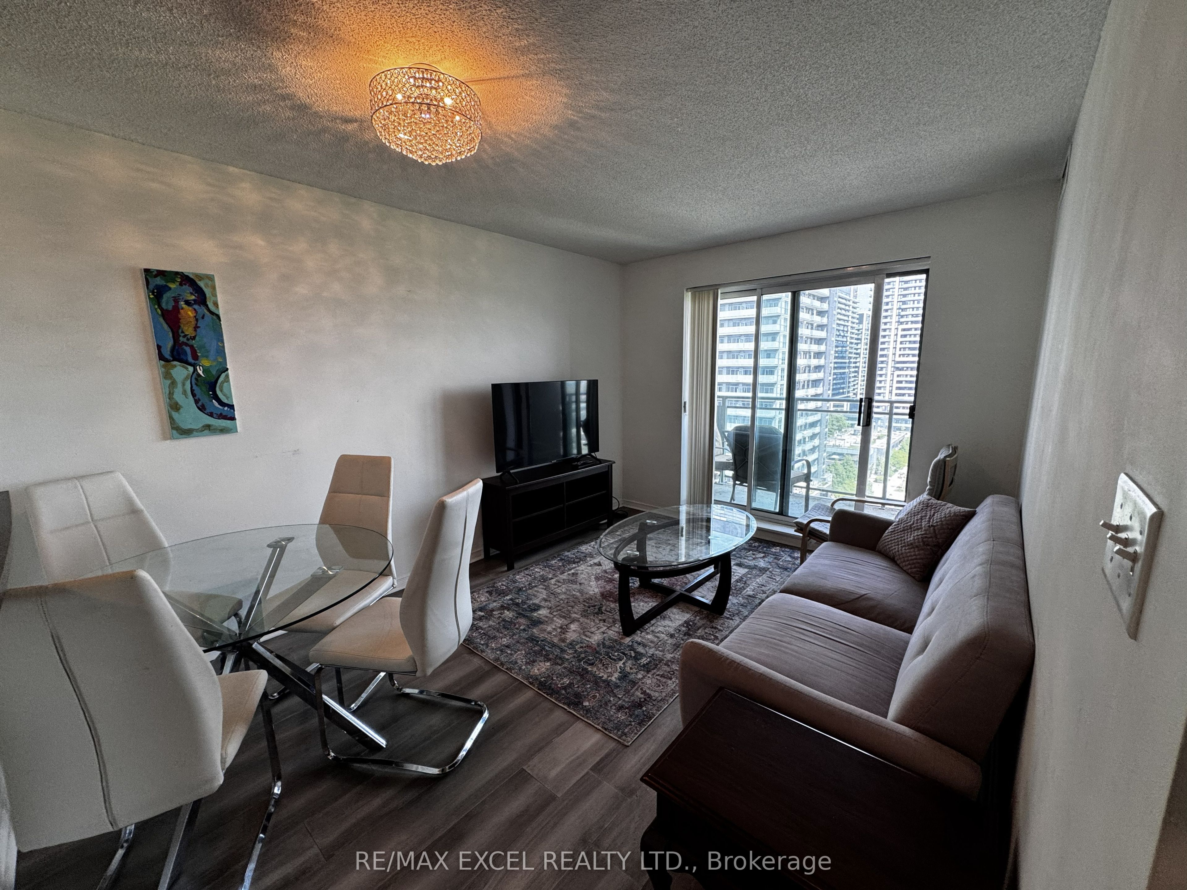 Photo 1 of 14 — 39 Oneida Crescent Lph10, Richmond Hill, ON L4B 4T9