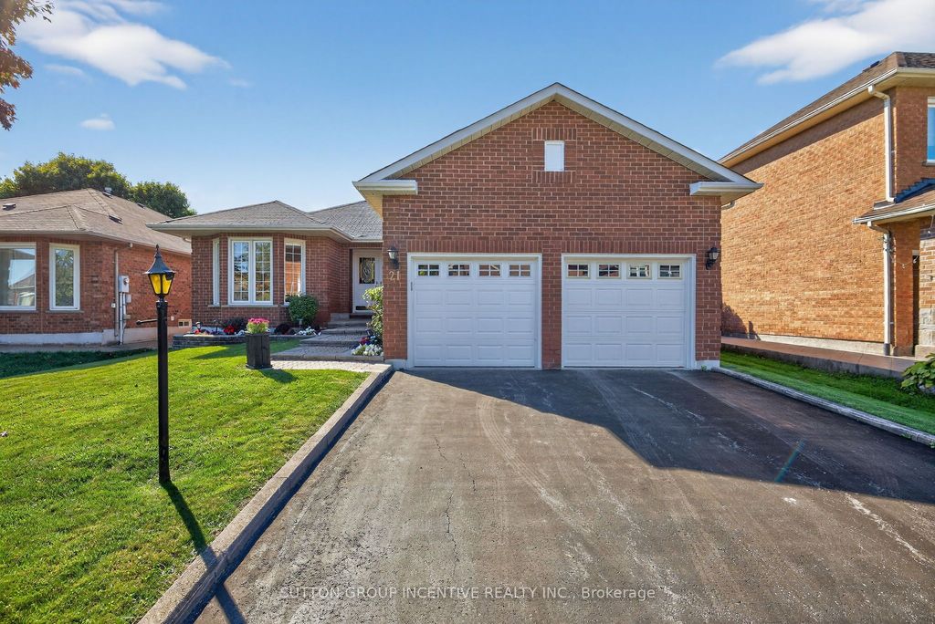Photo of 21 Hartford Trail, Brampton, ON L6W 4K2 (MLS # W12458106)