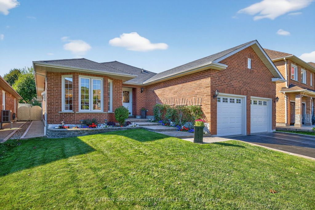 Photo of 21 Hartford Trail, Brampton, ON L6W 4K2 (MLS # W12458106)