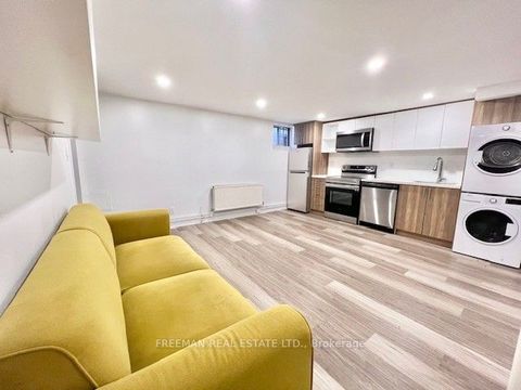 545 Palmerston Boulevard 5 Toronto ON M6G 2P4