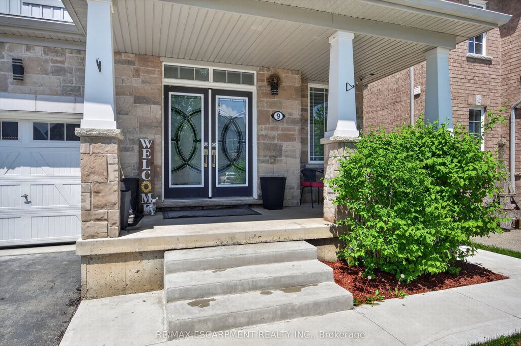 Photo of 9 Fleming Crescent, Haldimand, ON N3W 0C4 (MLS # X13212610)