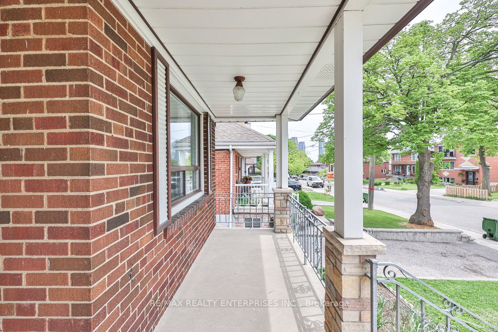 68 Algoma Street