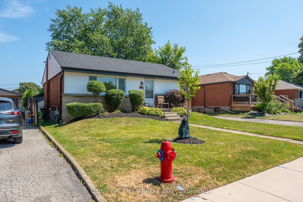Photo of 309 East 45th Street, Hamilton, ON L8T 3K7 (MLS # X12451528)