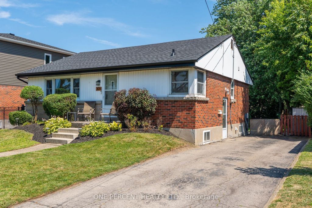 Photo of 309 East 45th Street, Hamilton, ON L8T 3K7 (MLS # X12451528)