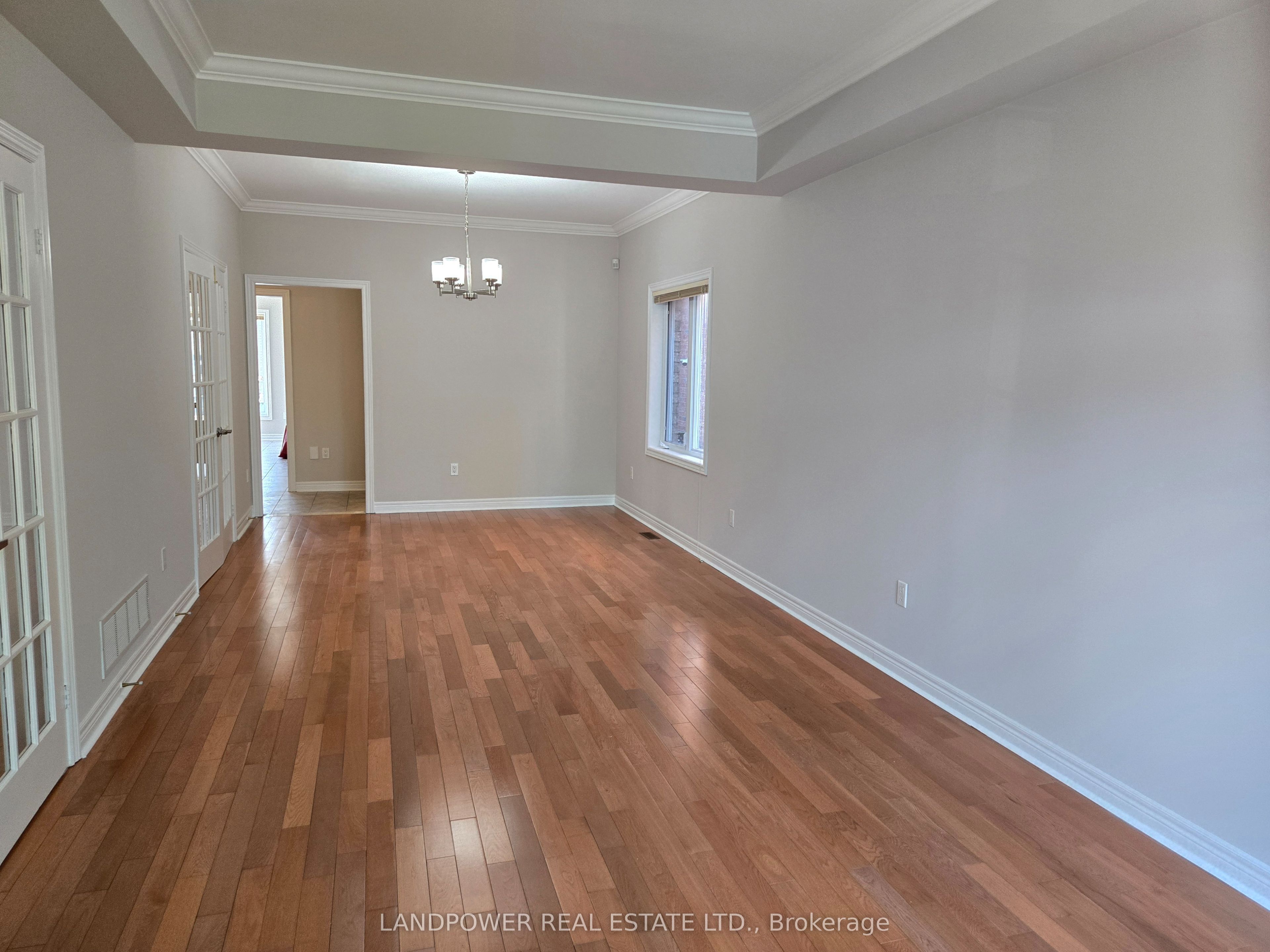 60 Valleyford Avenue