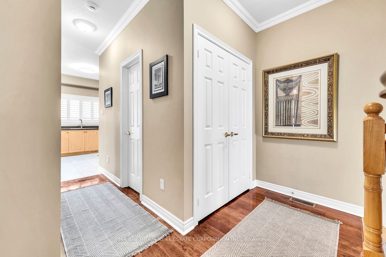 10719 Bathurst Street 7
