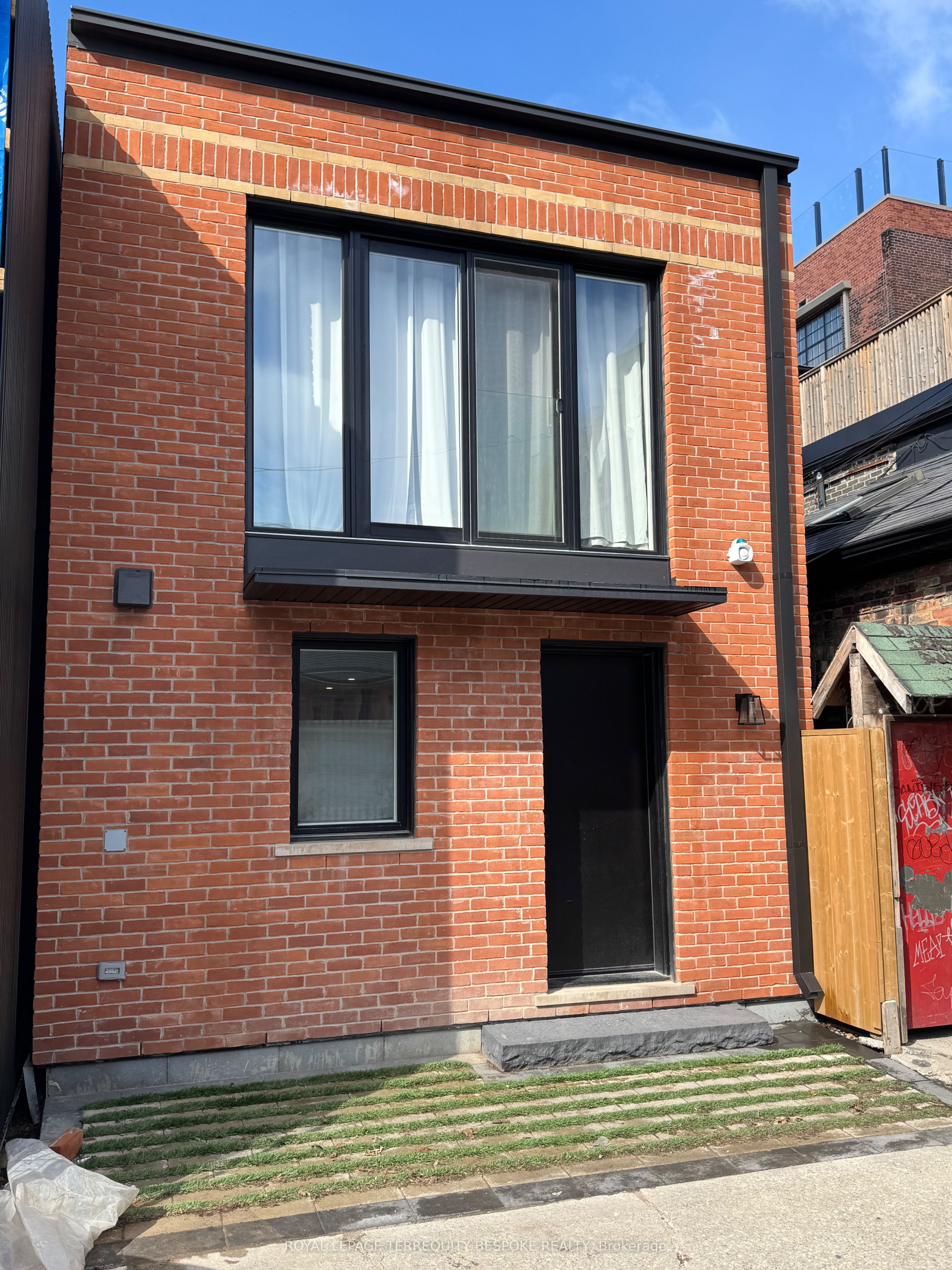 363 Euclid Avenue Laneway