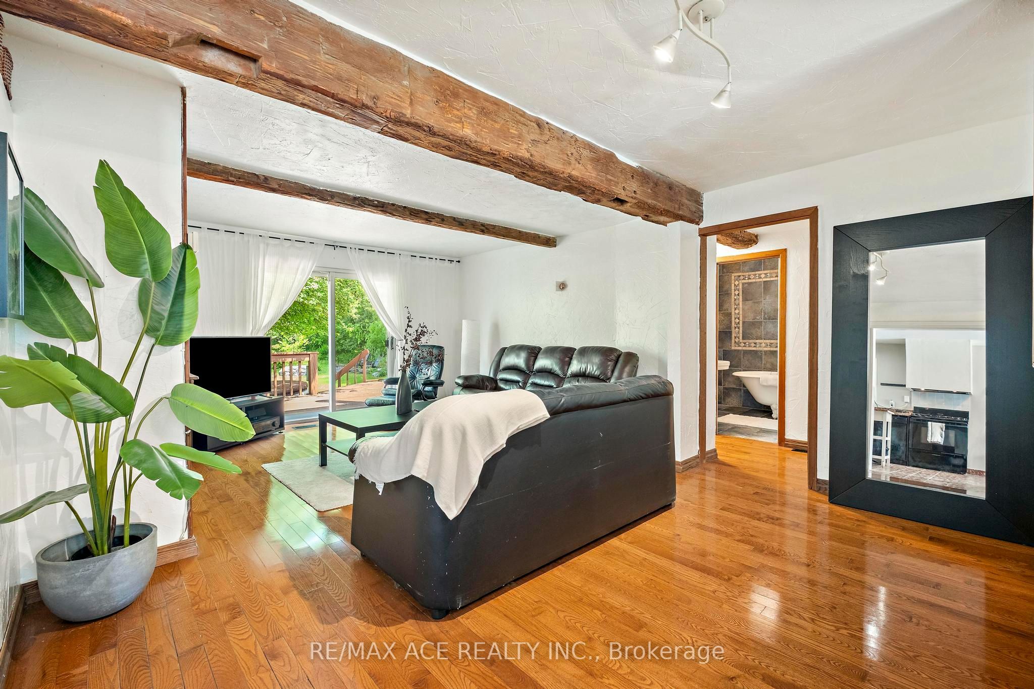 11 Maple Lane
