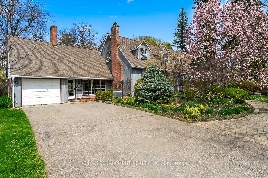 1735 Sunningdale Bend