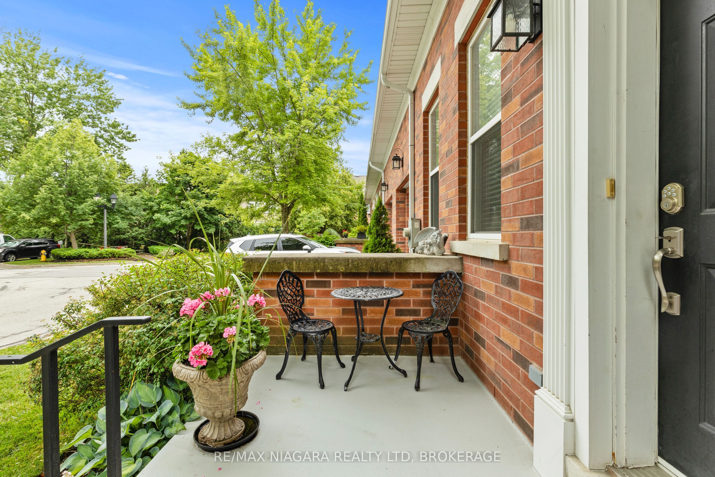 481 Victoria Street 3