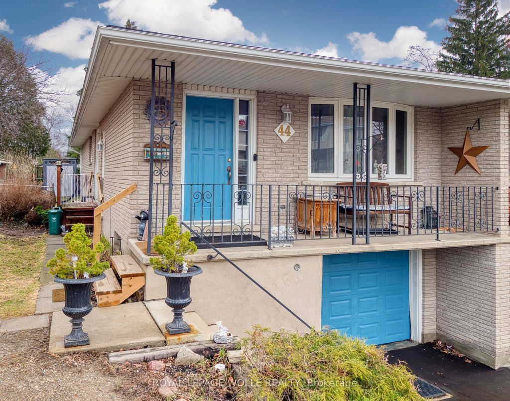 Photo of 44 Breckenridge Drive, Kitchener, ON N2B 2N9 (MLS # X12954728)