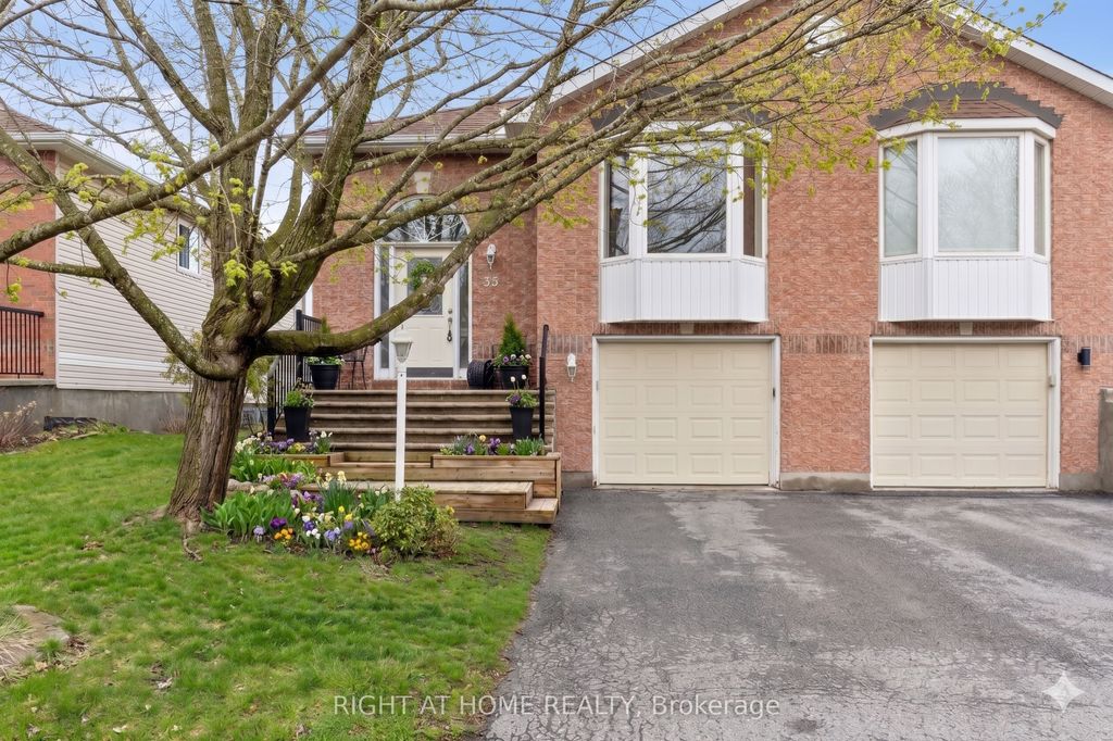 Photo of 35 MONTANA Way, Barrhaven, ON K2J 4M2 (MLS # X13001410)