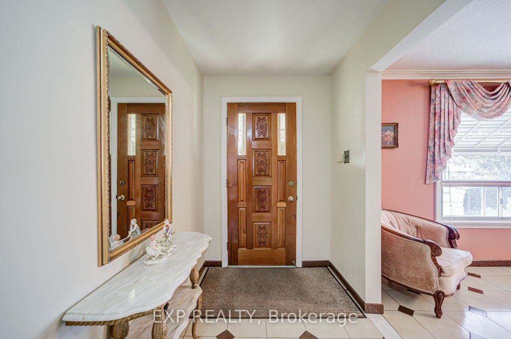 Photo of 428 Maple Leaf Drive, Toronto, ON M6L 1P7 (MLS # W12874242)