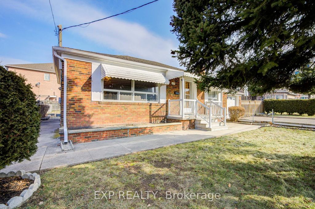 Photo of 428 Maple Leaf Drive, Toronto, ON M6L 1P7 (MLS # W12874242)