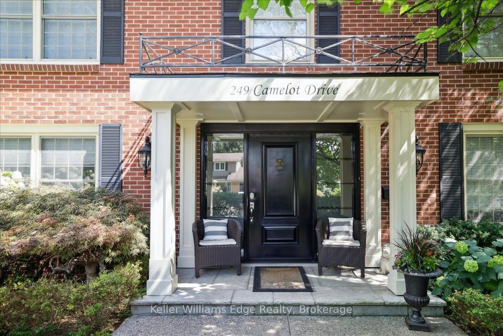 Photo of 249 Camelot Drive, Burlington, ON L7L 2E9 (MLS # W13027448)