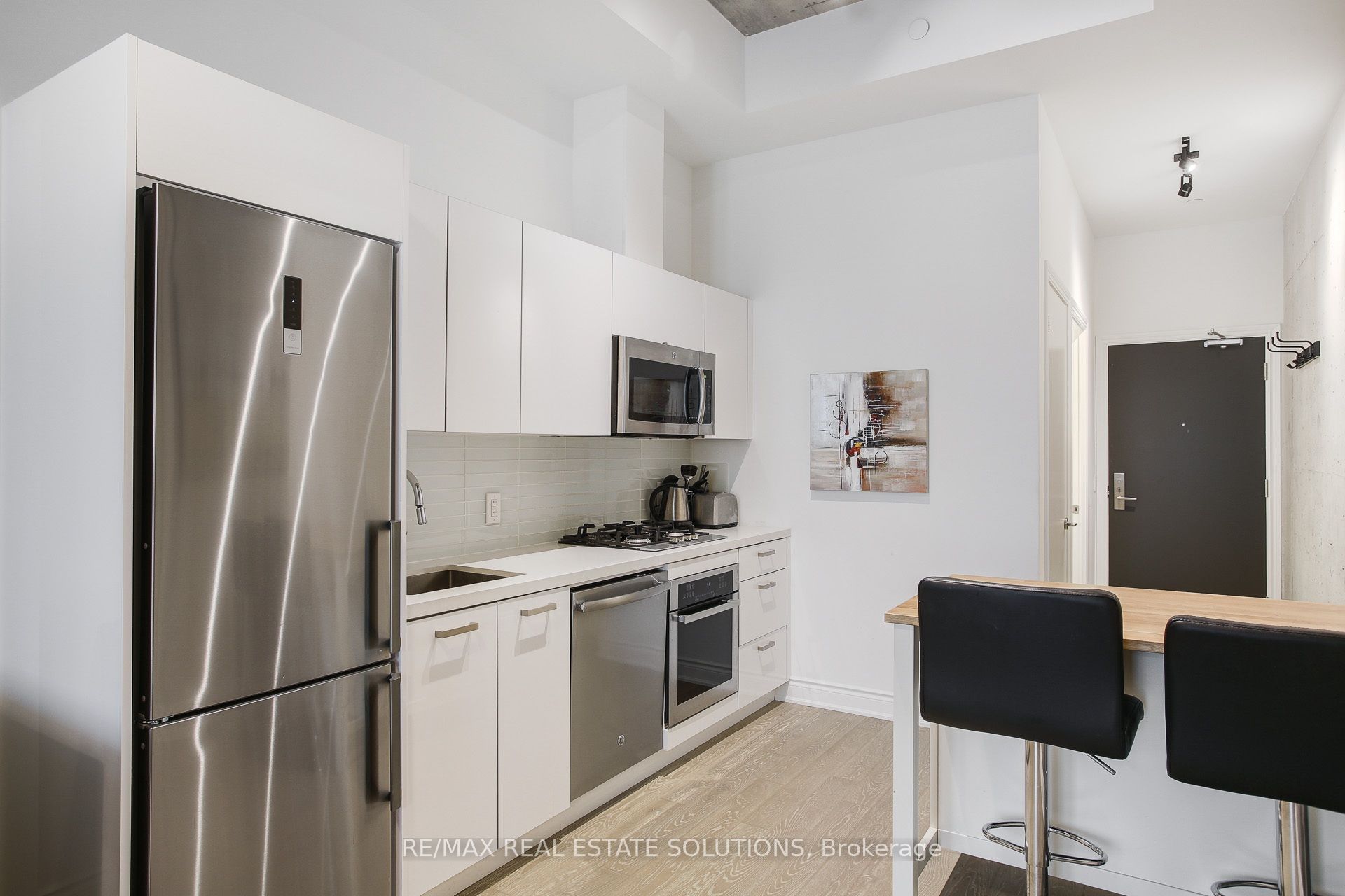 608 Richmond Street W 210