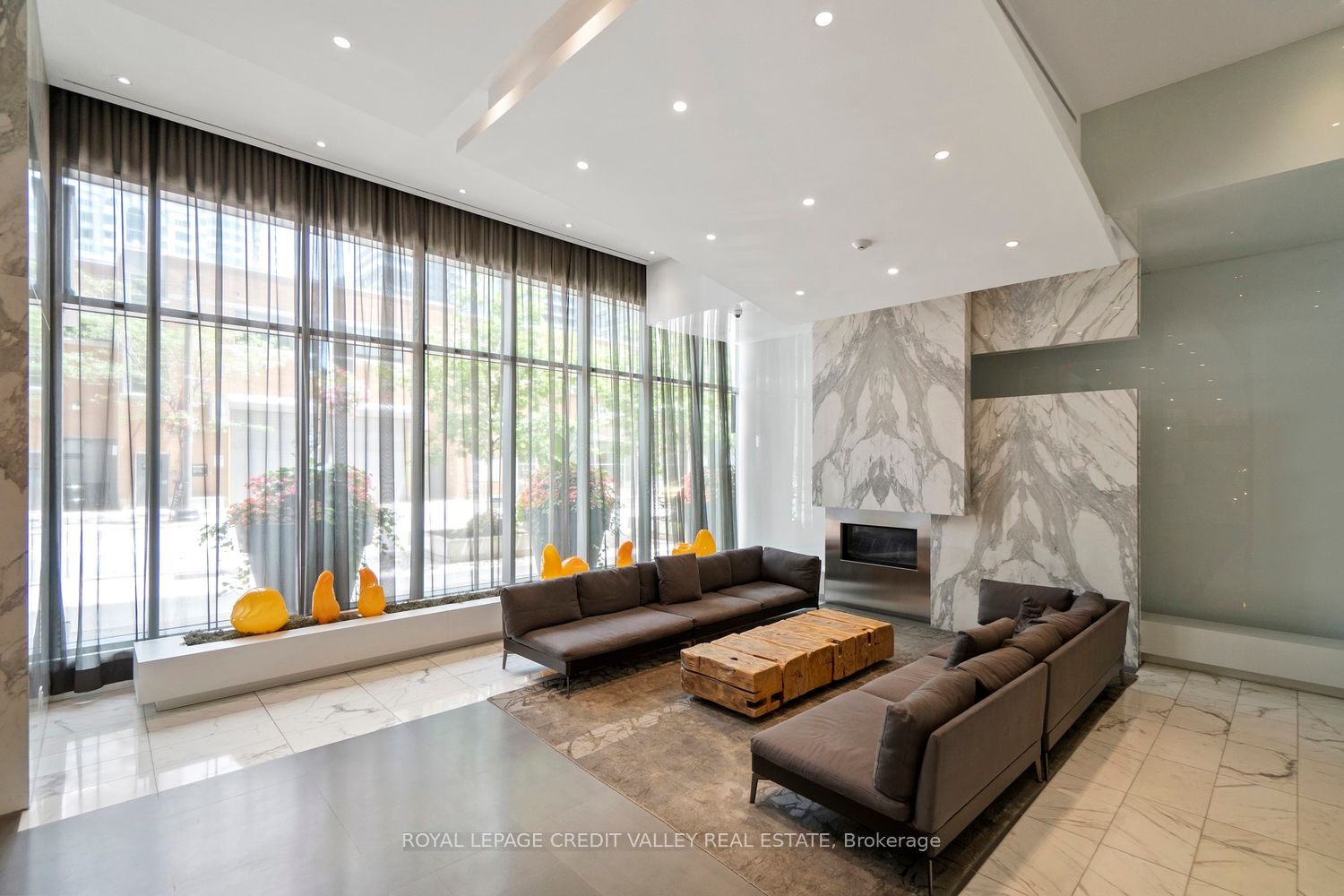 8 Charlotte Street 1003