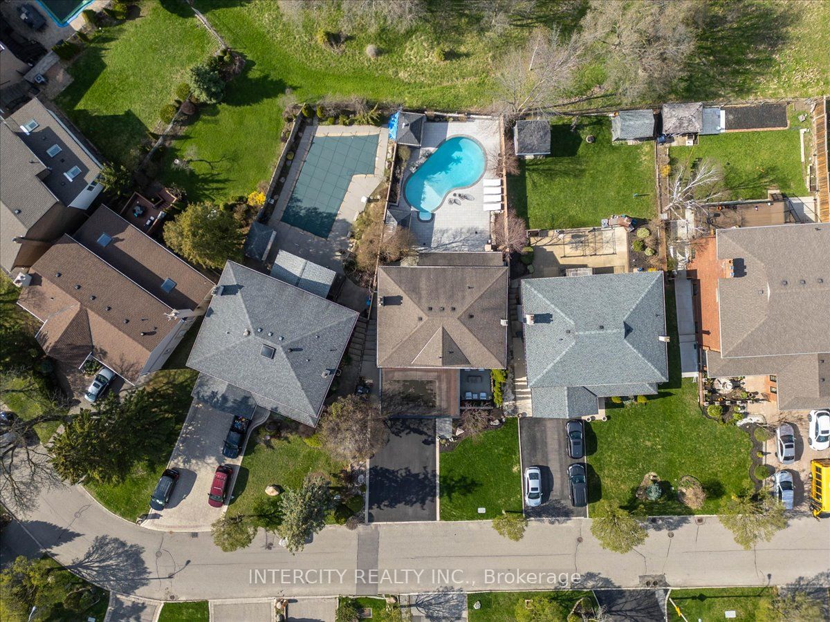 61 Golfwood Heights