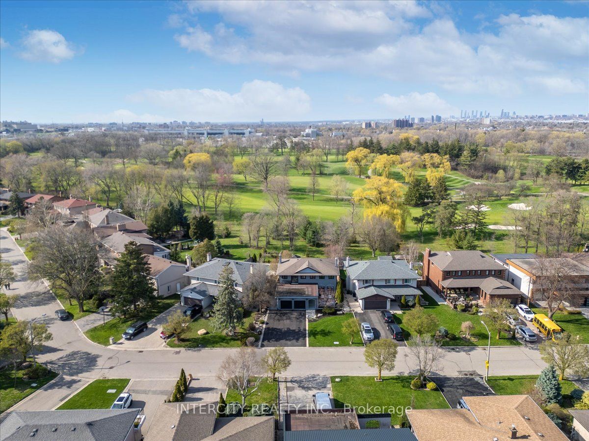 61 Golfwood Heights