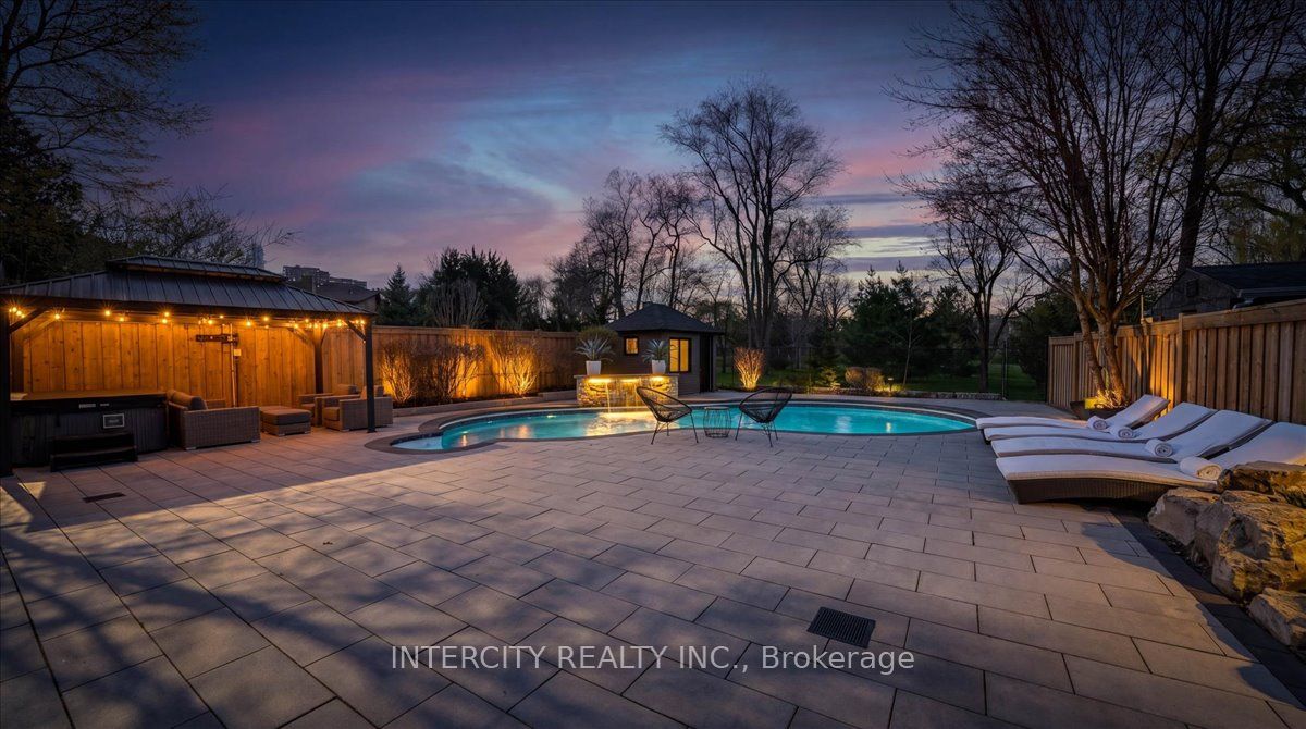 61 Golfwood Heights