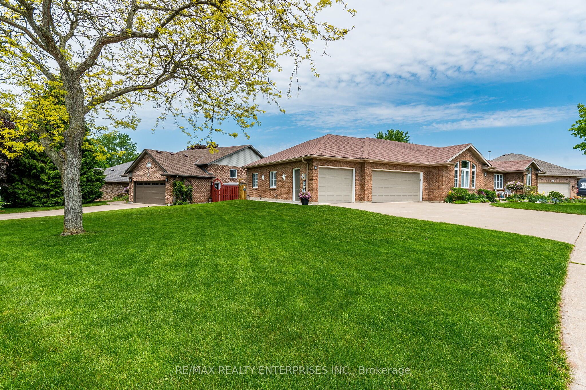 8 CHERRY RIDGE Boulevard