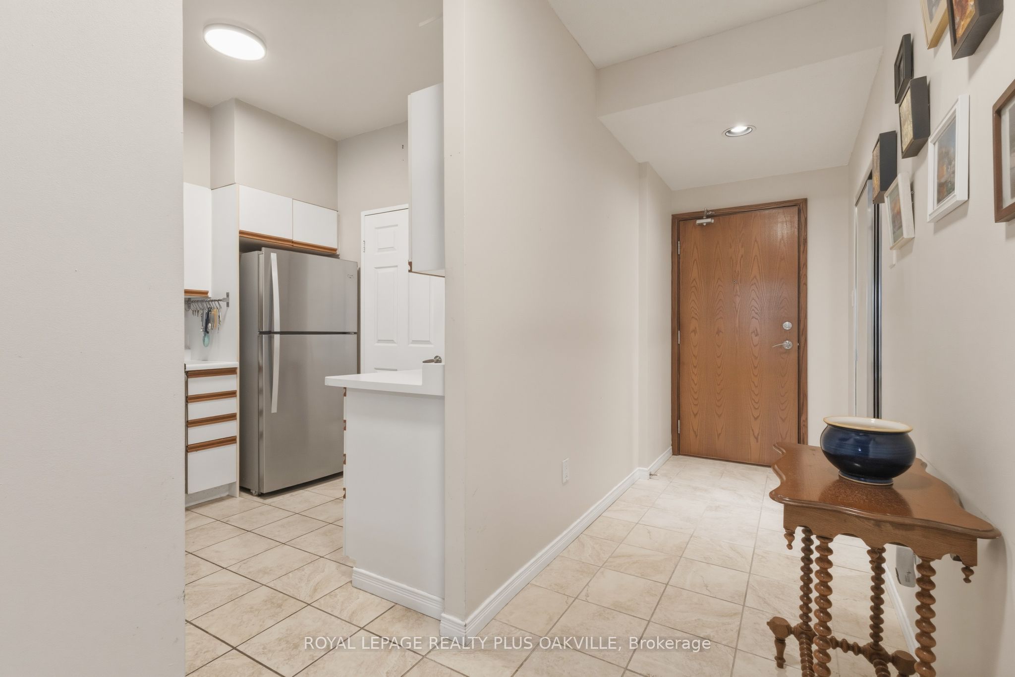 2511 Lakeshore Road W 311